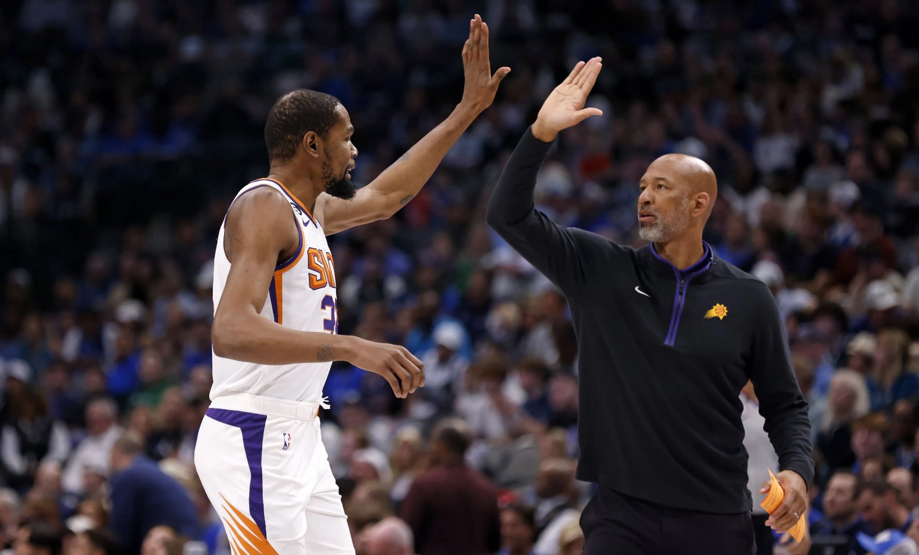 火箭队内部讨论换帅传闻，否认主教练戴安东尼下课的简单介绍