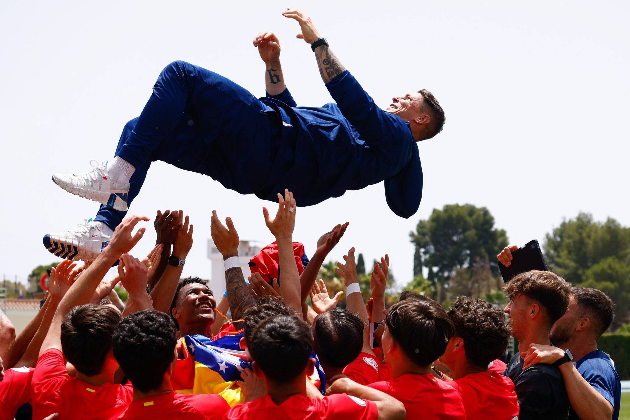 曼联力克曼城，托雷斯惊艳世界