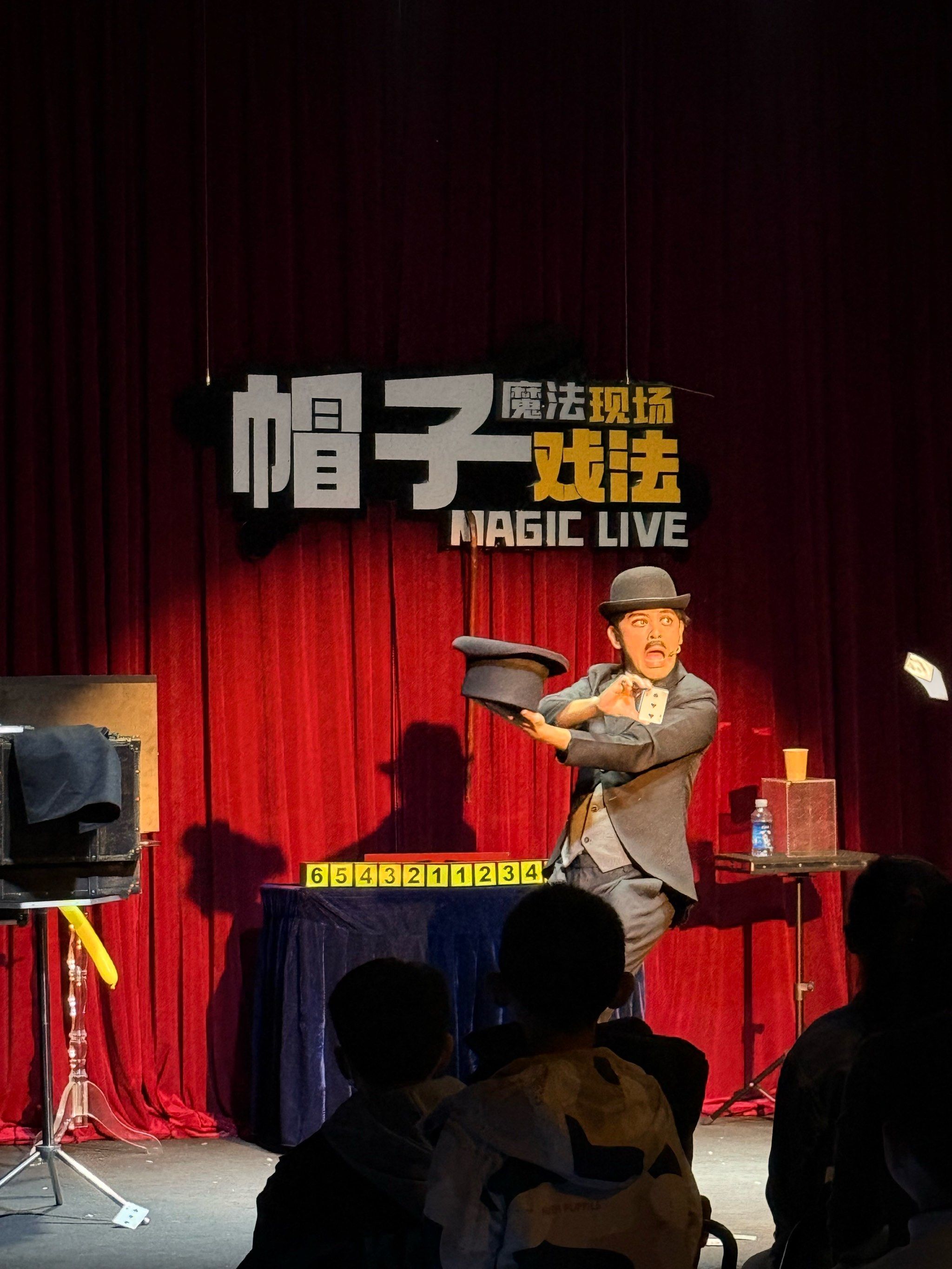 包含丹麦羽毛球队横扫法国羽毛球队，陶菲克完成帽子戏法的词条