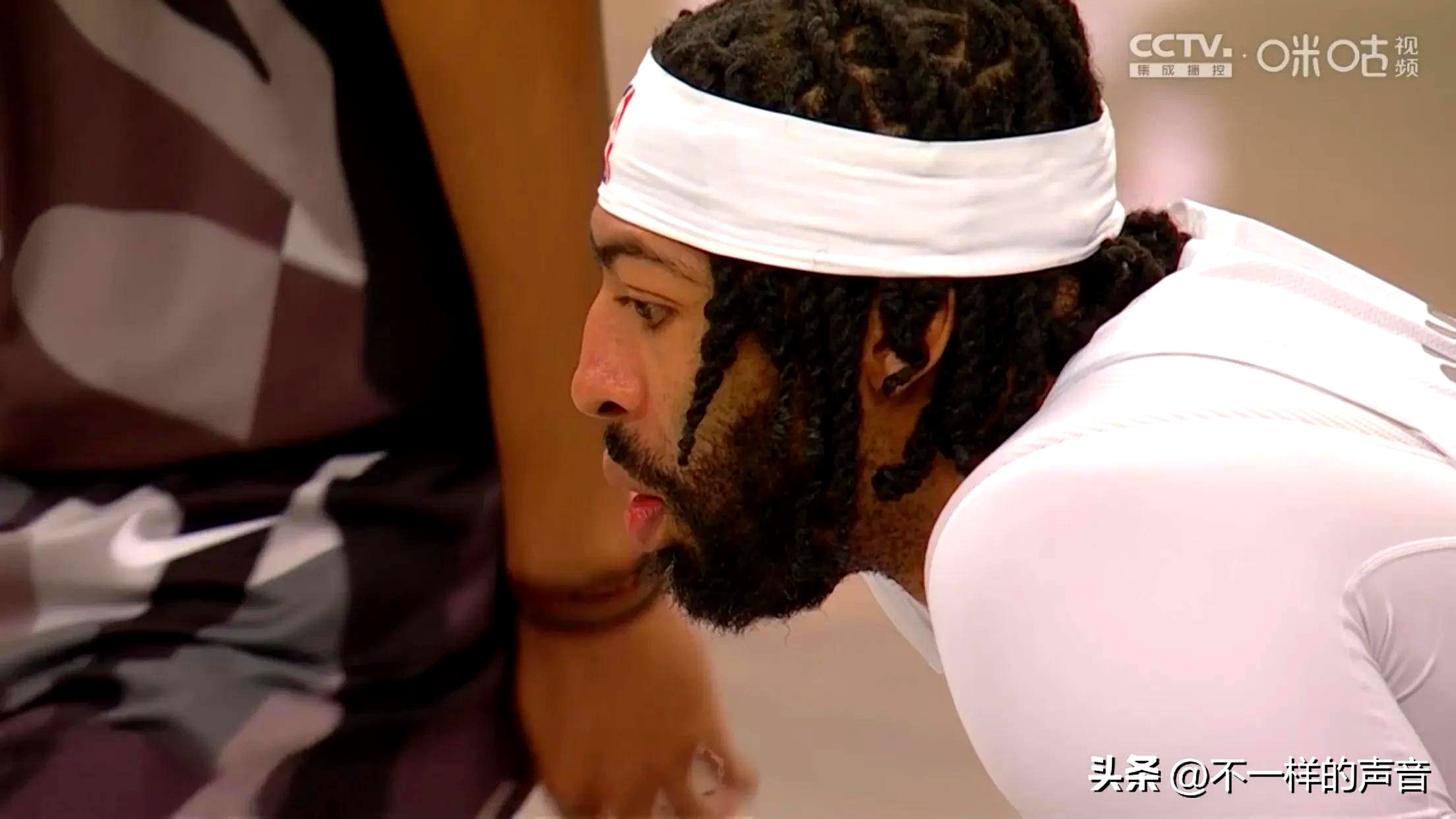 尼克斯血洗篮网，浓眉爆发神勇