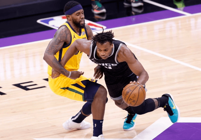 爵士险胜国王,瓦兰丘纳斯统治全场的简单介绍 爵士险胜国王,瓦兰丘纳斯统治全场的简单介绍