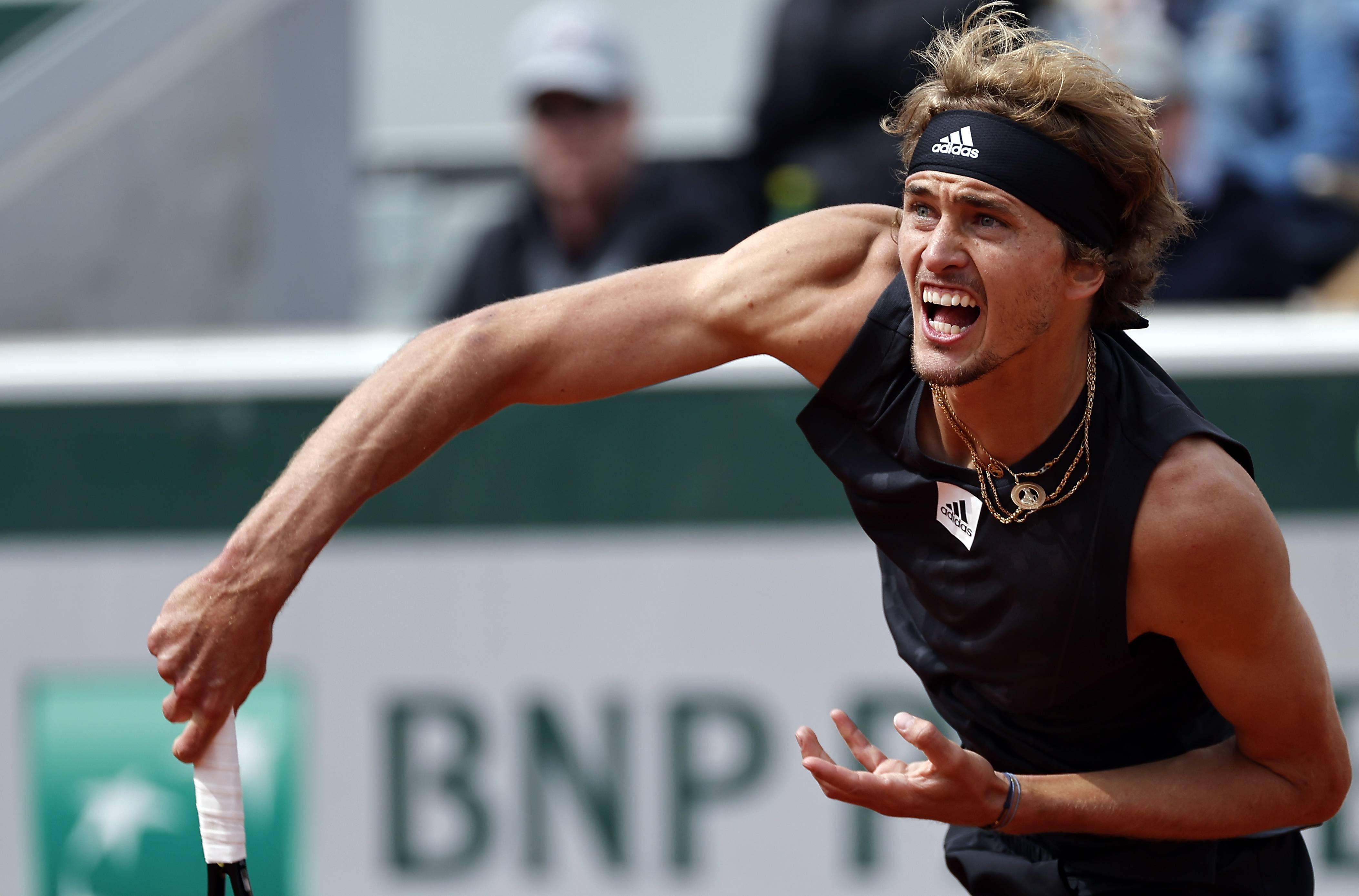 西班牙网球队轻取英国网球队，兹维列夫绝境逆转的简单介绍