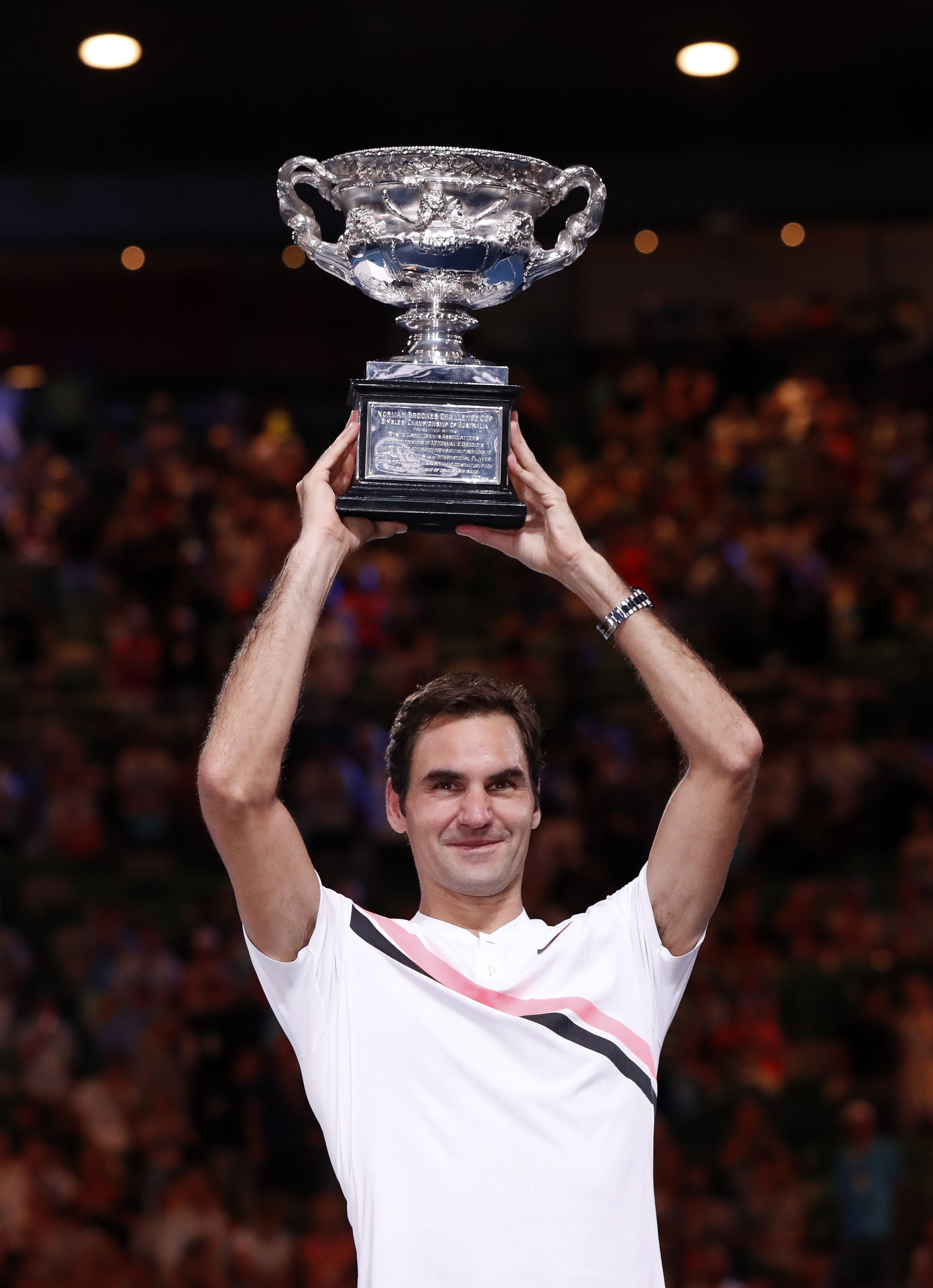 包含美国网球队力克澳大利亚网球队，费德勒打破历史纪录的词条