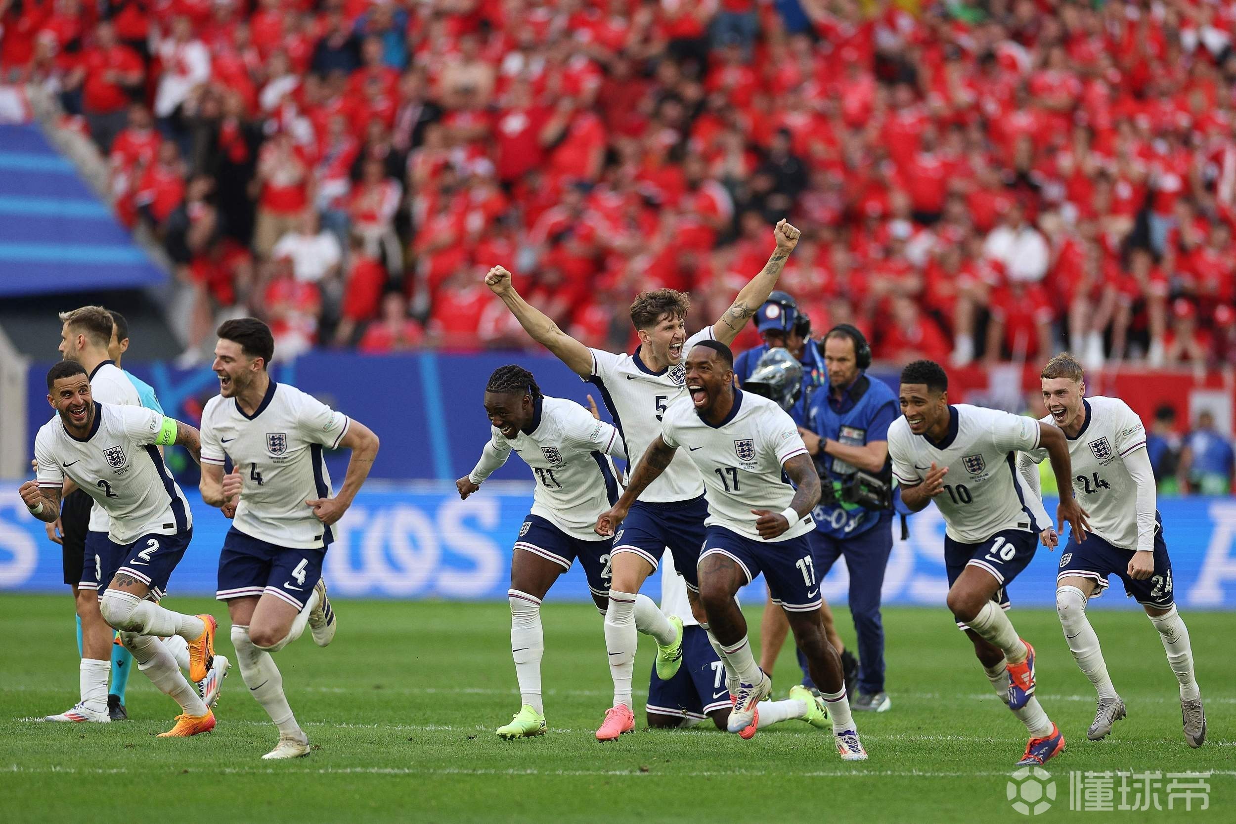 英格兰队成功晋级,乌克兰队痛失晋级机会的简单介绍 英格兰队成功晋级,乌克兰队痛失晋级机会的简单介绍