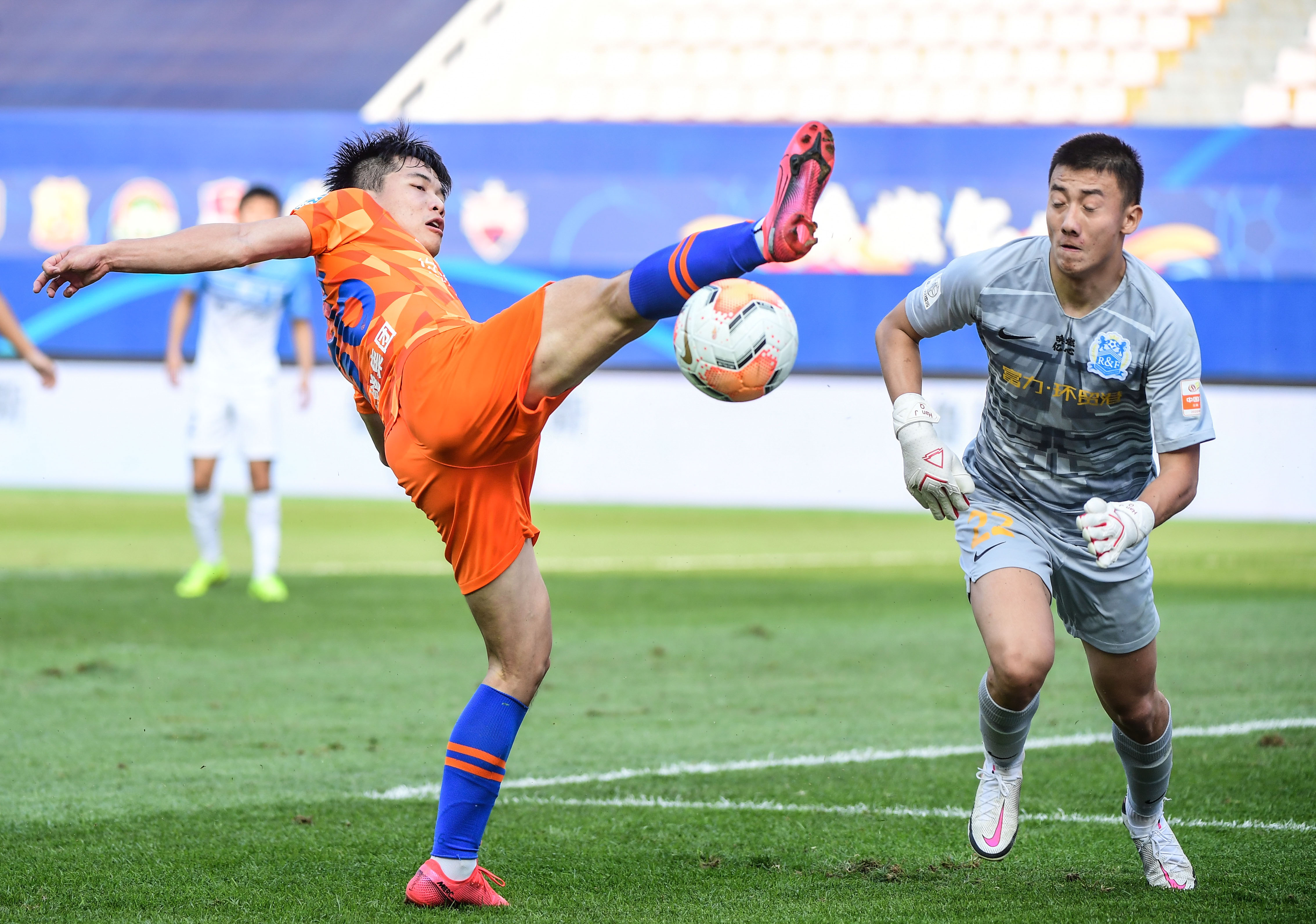 鲁能后卫表现出色，助球队守住胜利