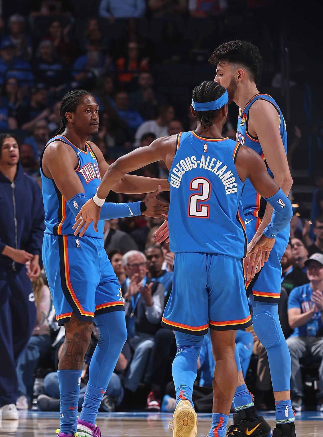 雷霆队全队发挥出色，大胜对手