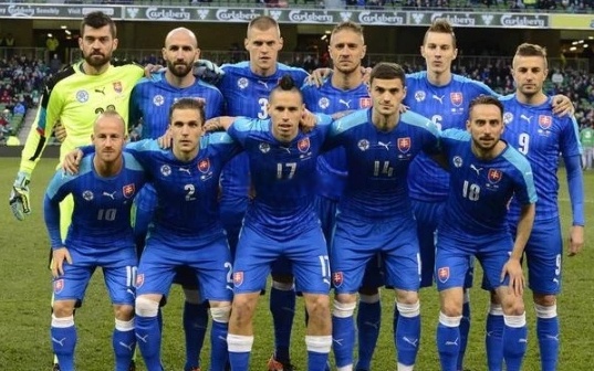 斯洛伐克队在比赛中力克对手，实现逆袭夺冠