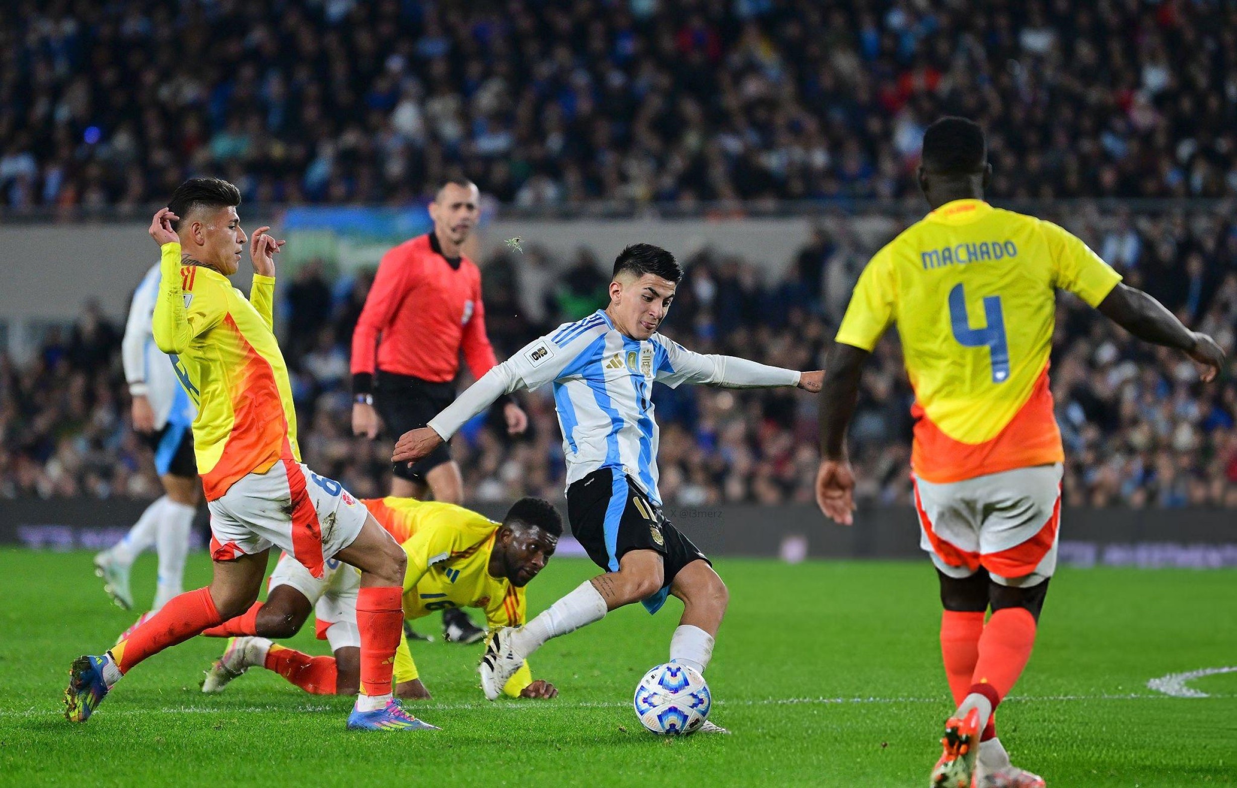 关于哥伦比亚逆转墨西哥，迪马利亚刷新纪录的信息