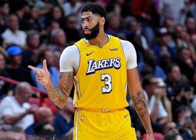 吉林队完胜雄鹿，浓眉哥高光表现的简单介绍