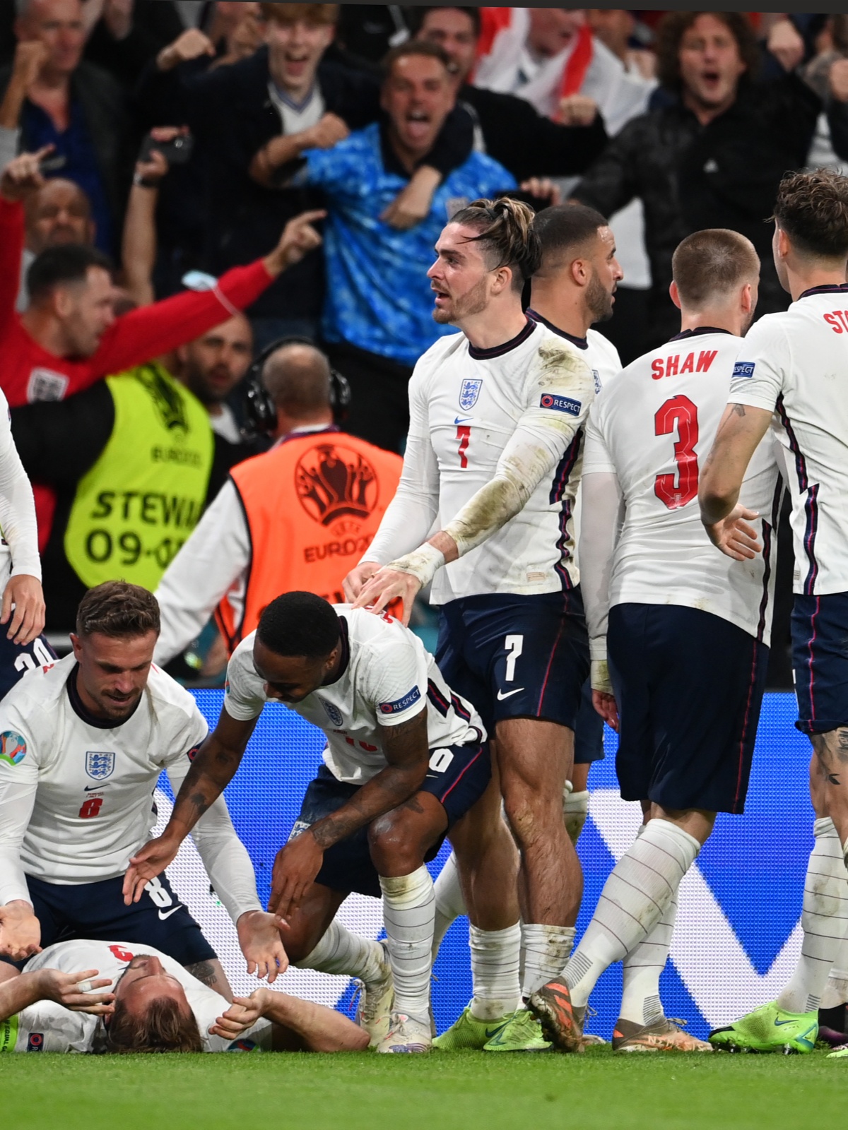 关于英格兰逆转西班牙，佩德里高光表现的信息